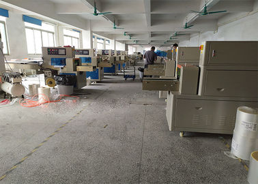 Auto Cutting Food Packaging Machine High Speed Running For Brioche / Cake / Cupcake